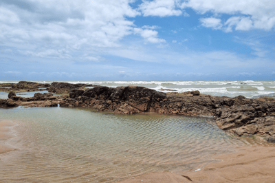 Tábua de Marés na Praia de Santo Antônio: Guia Completo para Piscinas Naturais