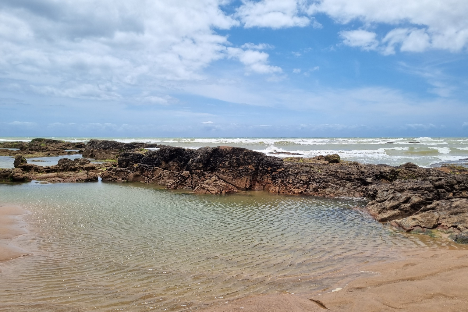 Tábua de Marés na Praia de Santo Antônio: Guia Completo para Piscinas Naturais